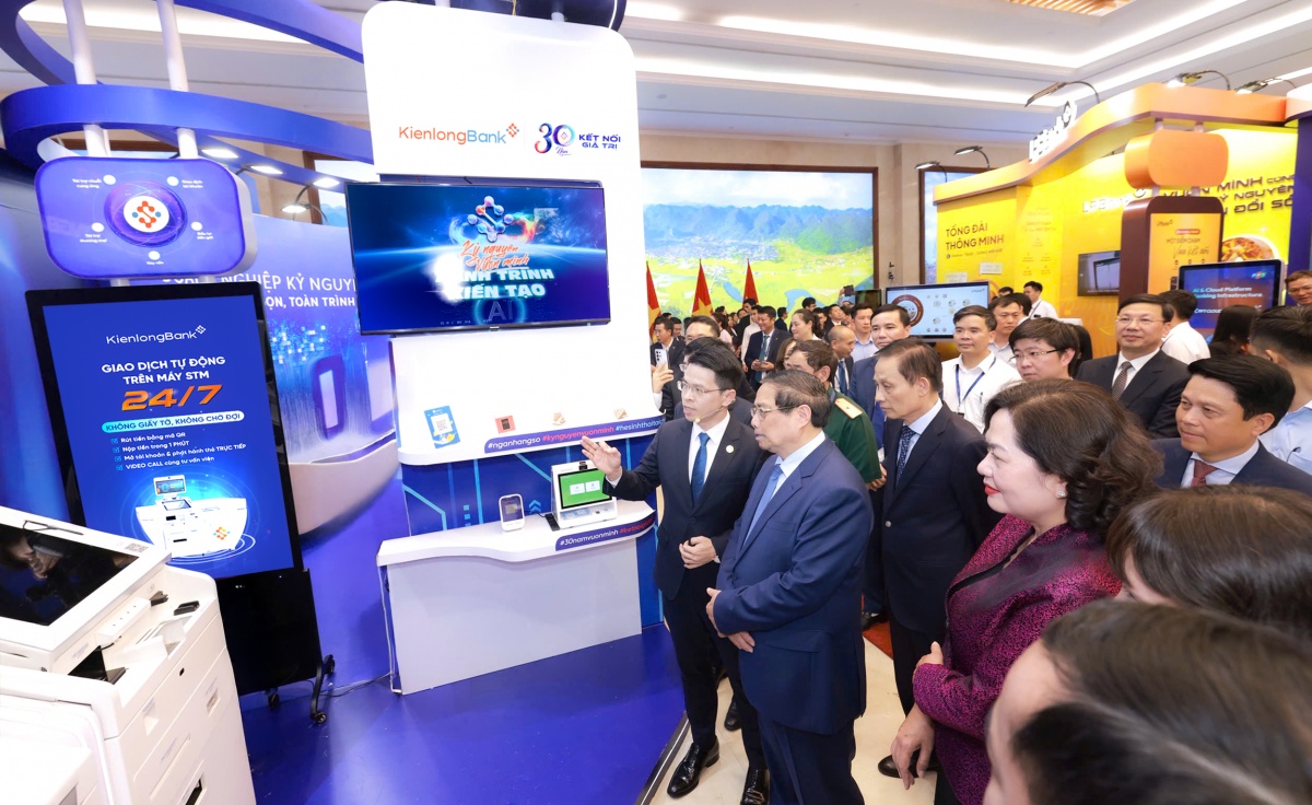 5.Đại diện KienlongBank trình bày trước Lãnh đạo Chính phủ